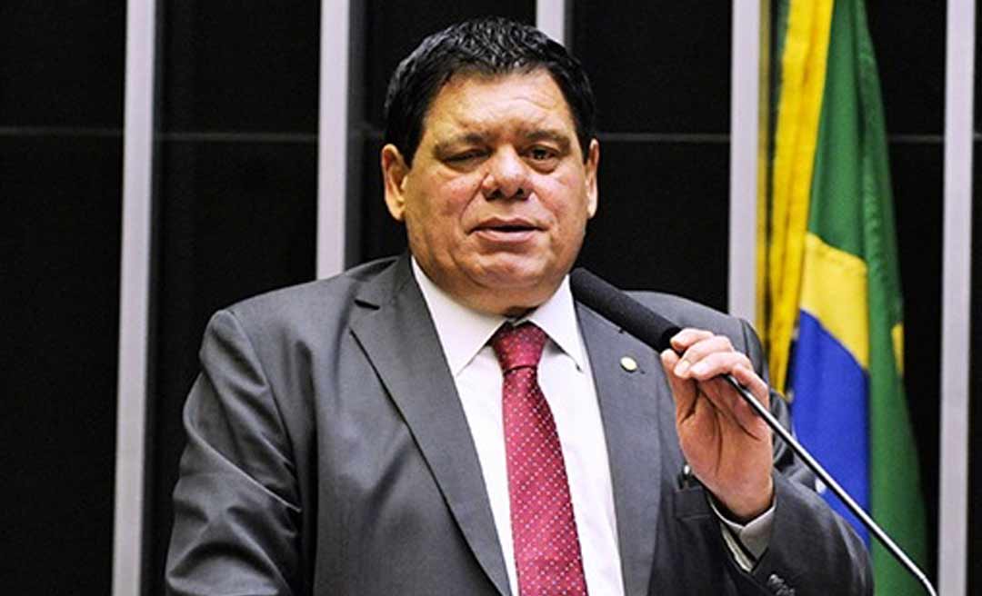Flaviano se posiciona contrário à PEC 32 e diz que proposta retira direitos dos servidores