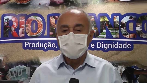 Bocalom sanciona PL e se prepara para entregar R$ 2,4 milhões às empresas de ônibus e sindicato