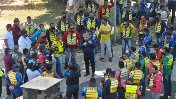 Prefeitura de Rio Branco conversa com mototaxistas e garante fiscalização mais intensificada aos clandestinos