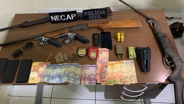 Operação da Polícia Civil em Capixaba manda 5 para a cadeia e apreende armas de fogo