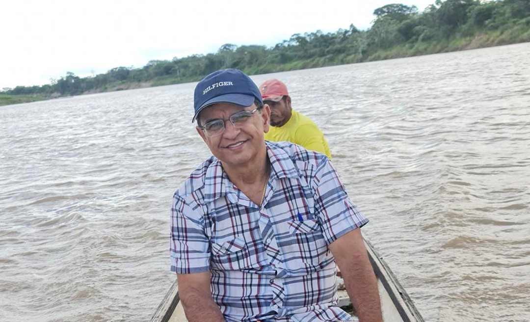 Após emenda de Gonzaga, prefeitura limpa rios de Porto Walter para garantir navegação