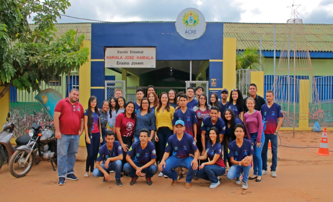 Dia do Professor: Mailza viabiliza mais de R$ 19 milhões para a Educação no Acre e parabeniza educadores