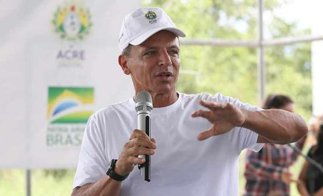 Bittar diz que não sabe como Bolsonaro "aguenta sair da cama todo dia" sofrendo tantos ataques