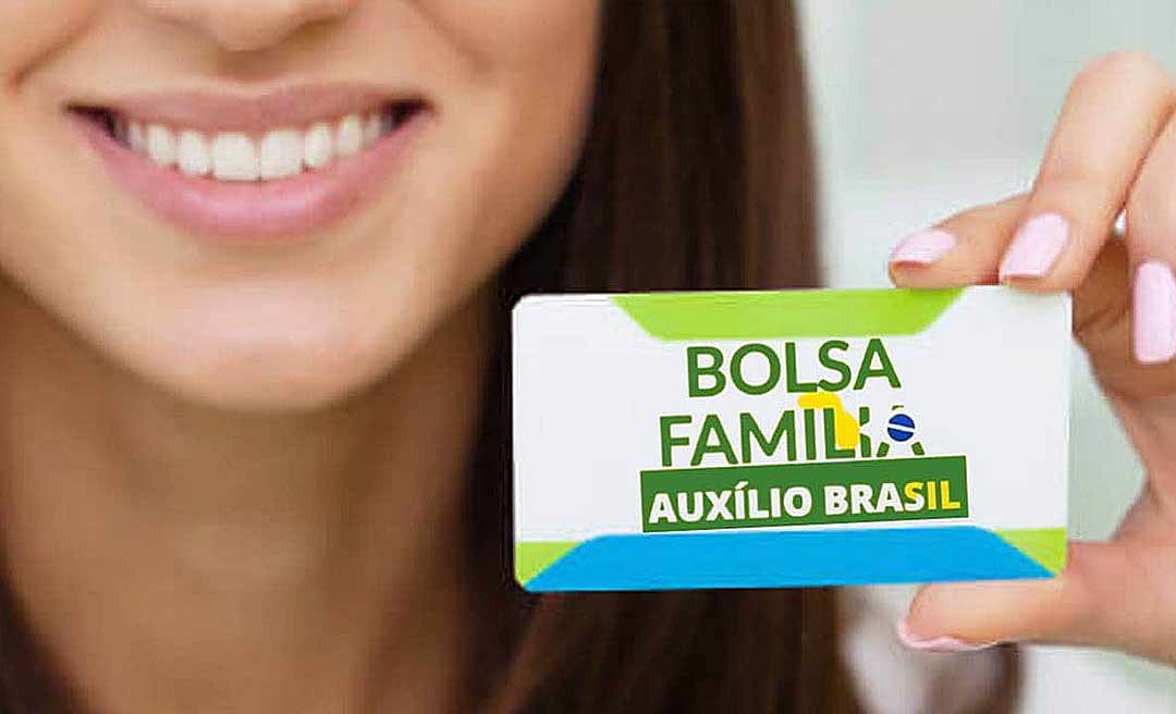 Sem acordo, governo Bolsonaro cancela lançamento do Auxílio Brasil de R$ 400