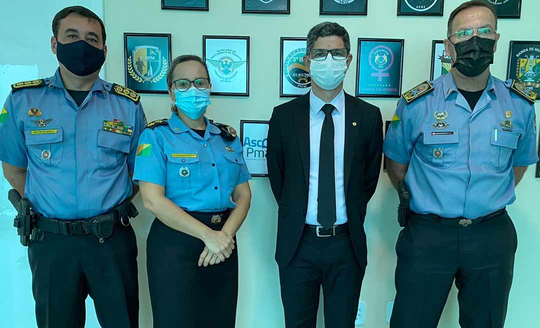 Calegário visita Comando da PMAC e garante apoio às causas dos militares
