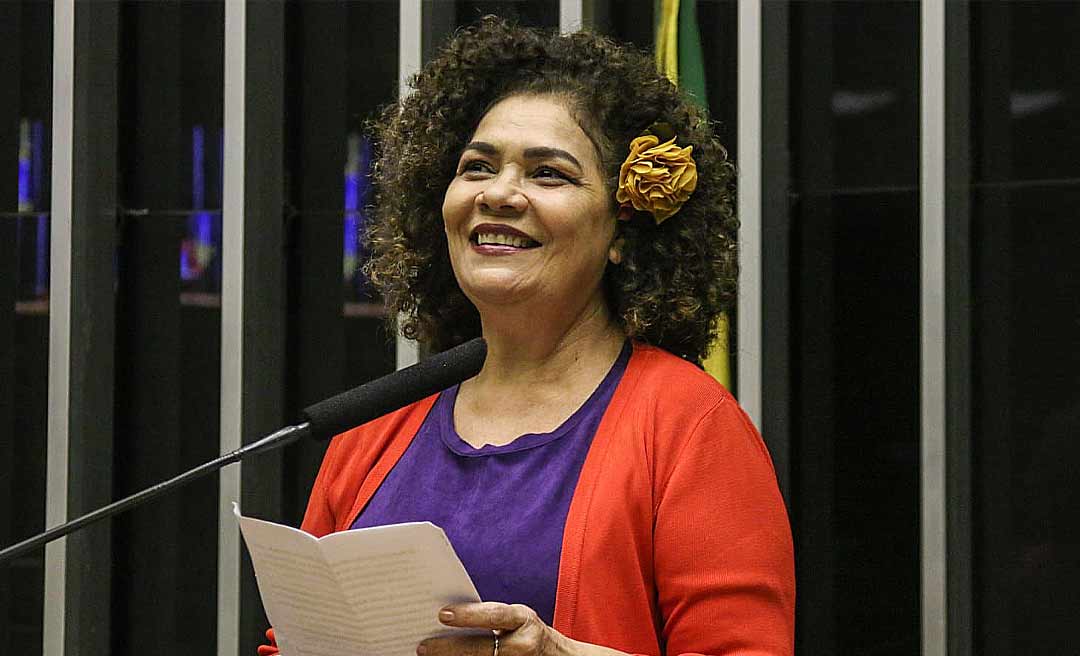 Perpétua garante 36 pontos de internet gratuita para municípios do Acre