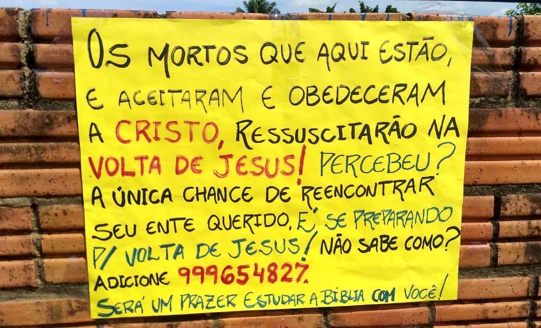 Cartazes em muro de cemitério de Rio Branco alertam para a volta de Jesus e a vida após a morte