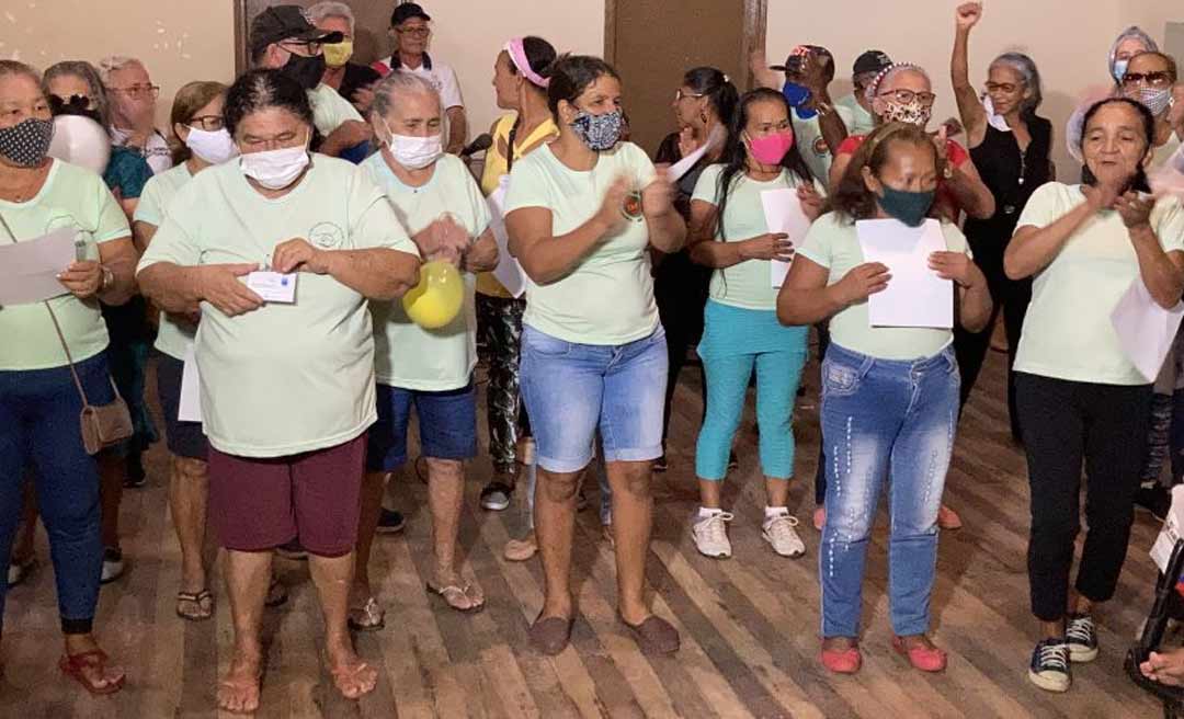 Reabertura do Teatro Barracão é marcado por atividades voltadas para idosos