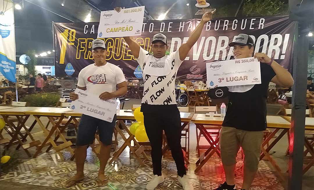 Após comer 10 hambúrgueres e tomar 10 garrafinhas de água, homem vence “campeonato devorador de hambúrguer" em Rio Branco