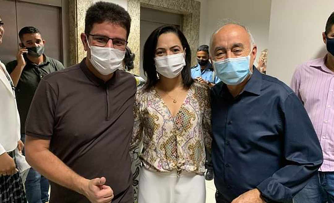 Prestigiada por Gladson e Bocalom, Mailza promove encontro de mulheres e chá beneficente