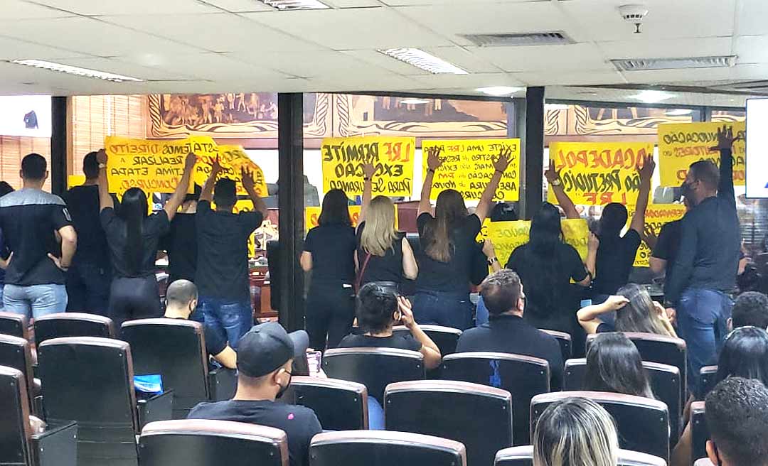 Políticos de diferentes correntes questionam declarações de Gladson sobre cadastro de reserva