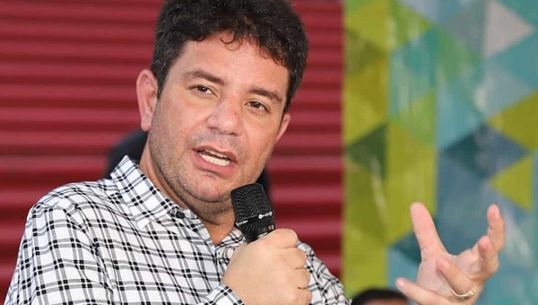 "Lavei pra politicagem", diz Gladson ao retificar frase dita por ele para se referir ao cadastro da PC