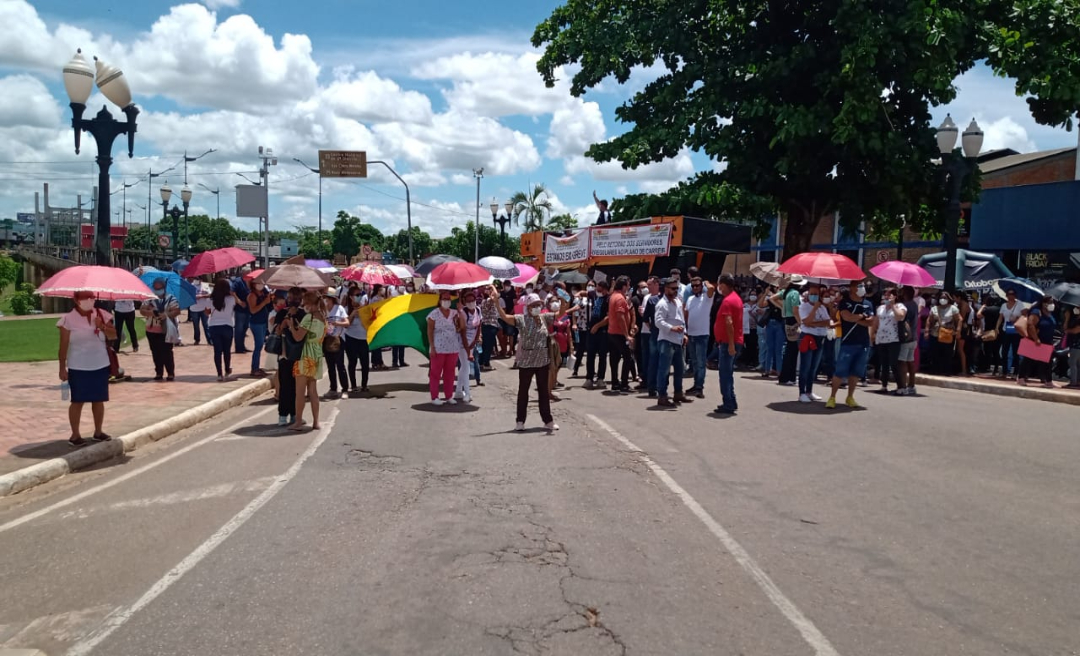 Sem avanços nas negociações, sindicatos da Saúde radicalizam e param por 12 horas; ponte metálica está fechada