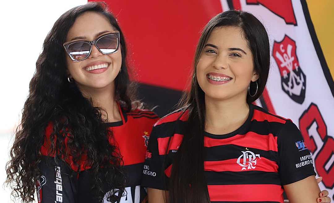 Veja a galeria de fotos da torcida do Flamengo que se aglomera no Espaço A para decisão da Libertadores