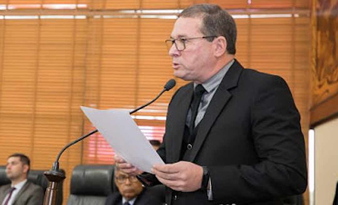 Chico Viga defende pagamento do Fundeb para todos os trabalhadores da Educação: “é importante que nenhuma mão fique vazia”