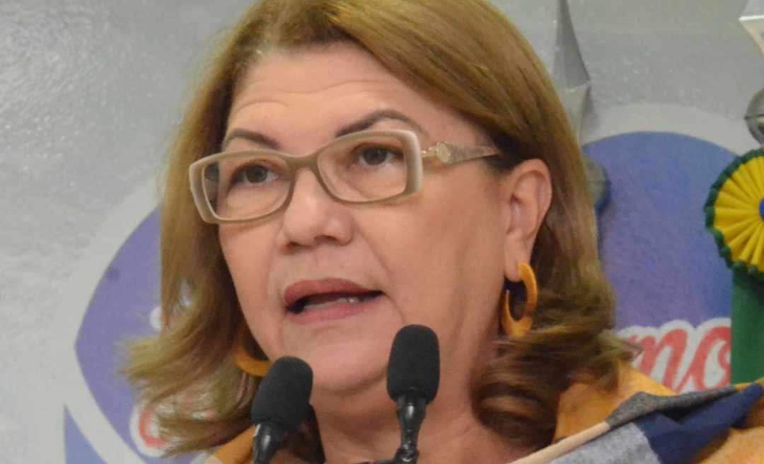 Lene Petecão diz que não tem vergonha de viajar para fazer curso de capacitação