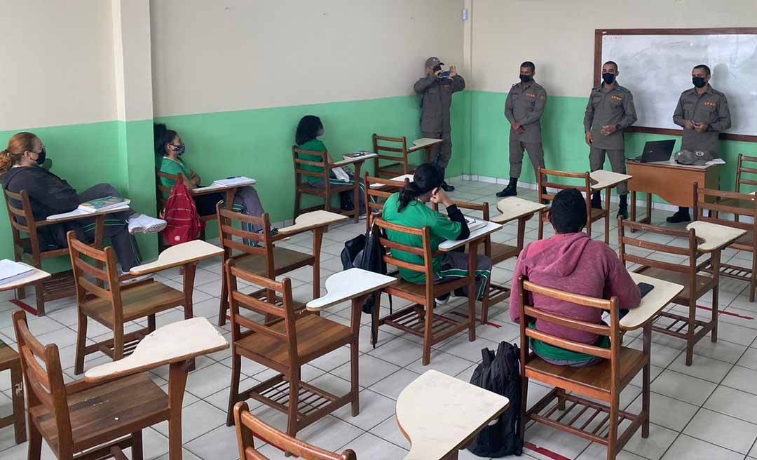 Polícia Militar leva dicas de segurança a alunos das escolas de Rio Branco