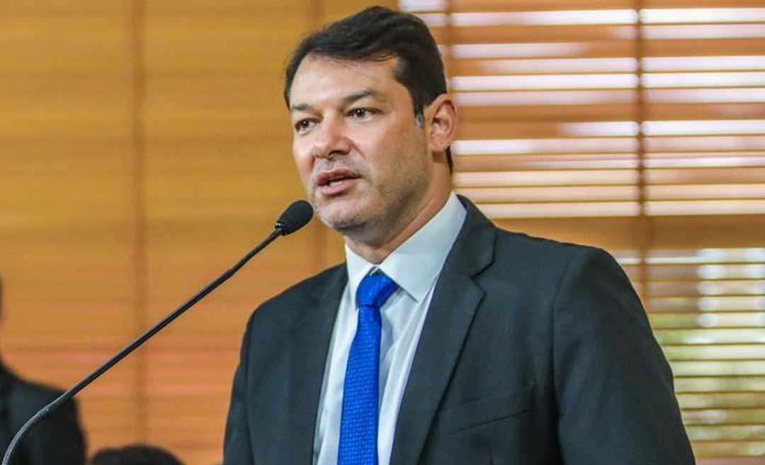 Leis de Roberto Duarte garantem intérprete de libras no serviço público e bloqueio de ligações de telemarketing