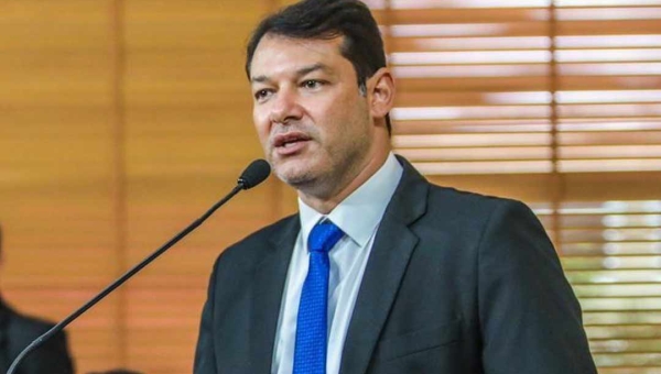 Leis de Roberto Duarte garantem intérprete de libras no serviço público e bloqueio de ligações de telemarketing