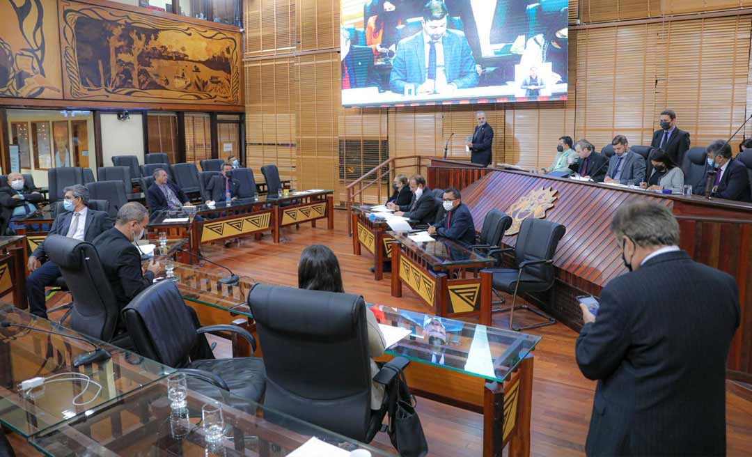 Em pacotão de fim de ano, deputados aprovam Orçamento de R$ 7,8 bilhões para 2022