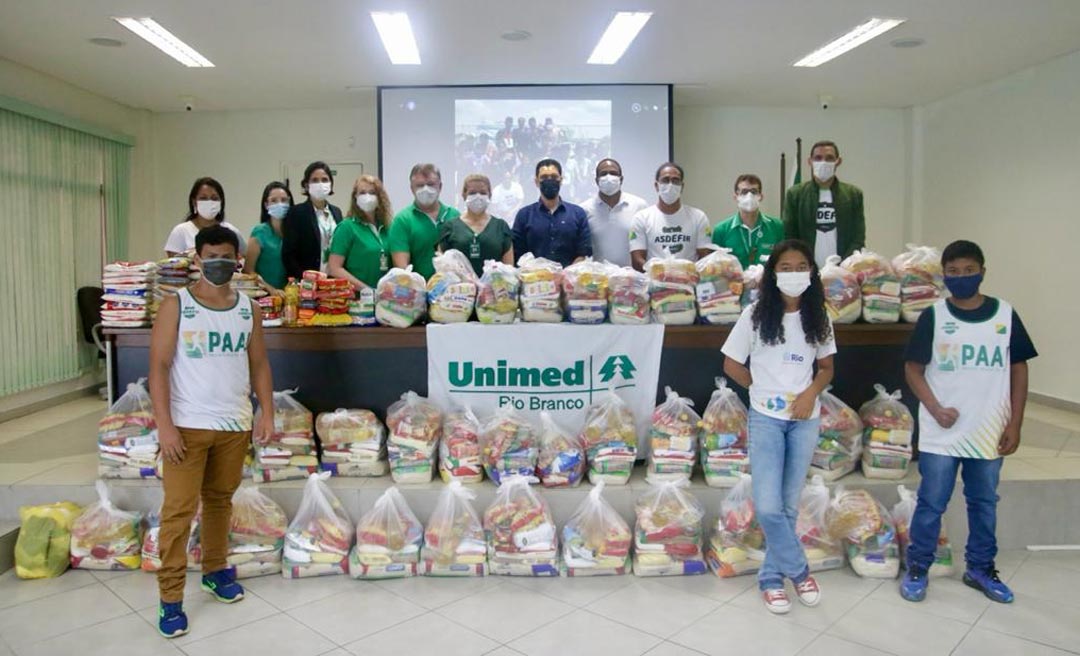 Unimed Rio Branco doa 750kg de alimentos para associação desportiva