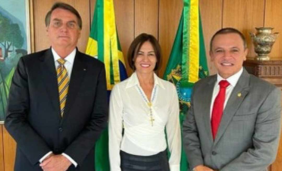 Bolsonaro anistia juros e multas do Fies pleito defendido por Perpétua e é elogiado por Bittar