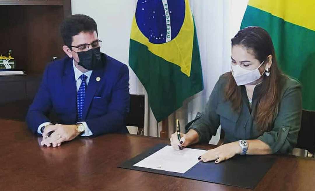 Presidente do TJAC Waldirene Cordeiro assume o governo do Estado até segunda-feira, 17