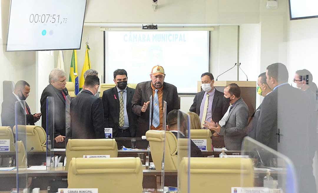 DESMAMADOS - Vereadores querem 60 cargos para manter base e aprovar reforma administrativa