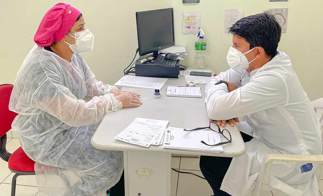 Jenilson Leite realiza consultas médicas na Urap Claúdia Vitorino: "A cada 10 testes para Covid, 8 são positivos"