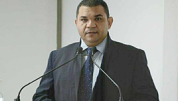 Bocalom está esquecendo o compromisso que fez com os servidores, diz Fábio Araújo