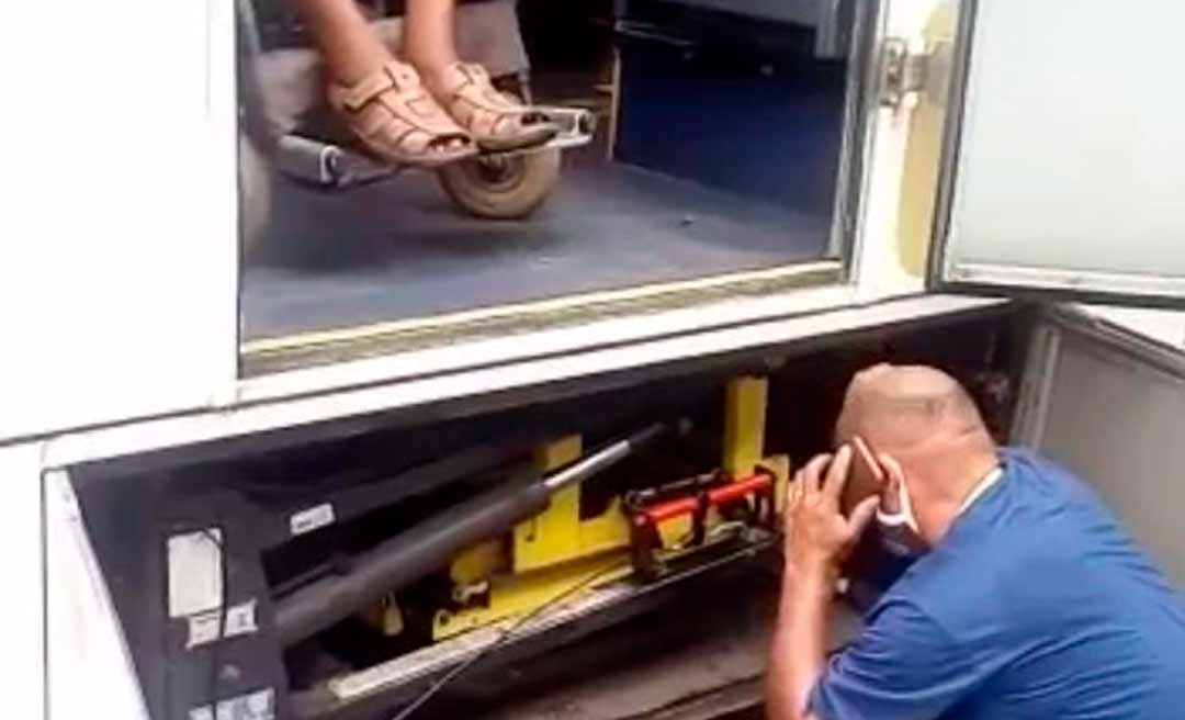 Plataforma para cadeirante em ônibus do Alto Alegre não funciona; assista ao vídeo