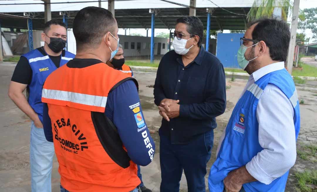 Rio Acre ultrapassa cota de alerta e Prefeitura de Rio Branco prepara Parque de Exposições para receber famílias