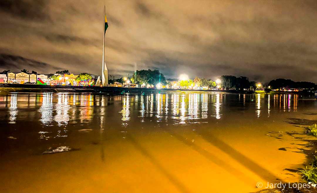 Após forte chuva, rio Acre se aproxima da cota de alerta em Rio Branco