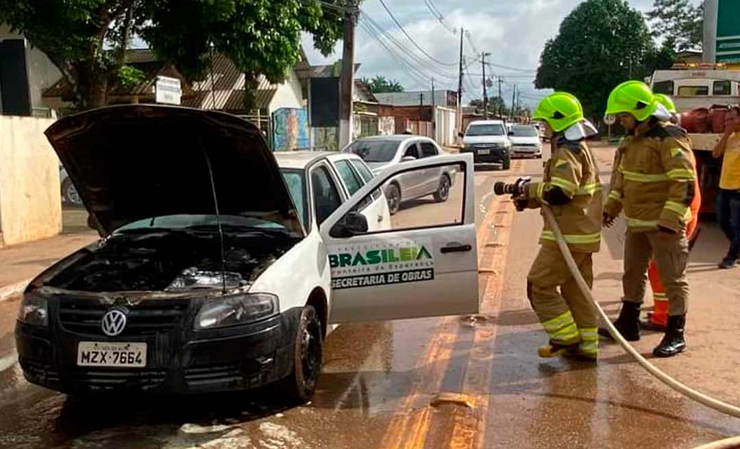 Carro da prefeitura de Brasileia sofre princípio de incêndio no meio da rua