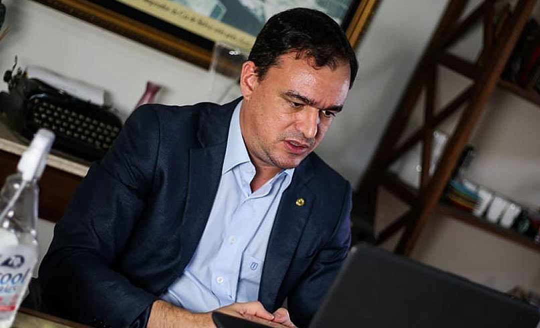 Zen diz que presidente do Deracre deu justificativa “cara de macaco” e “fuleira” sobre buraco na pista
