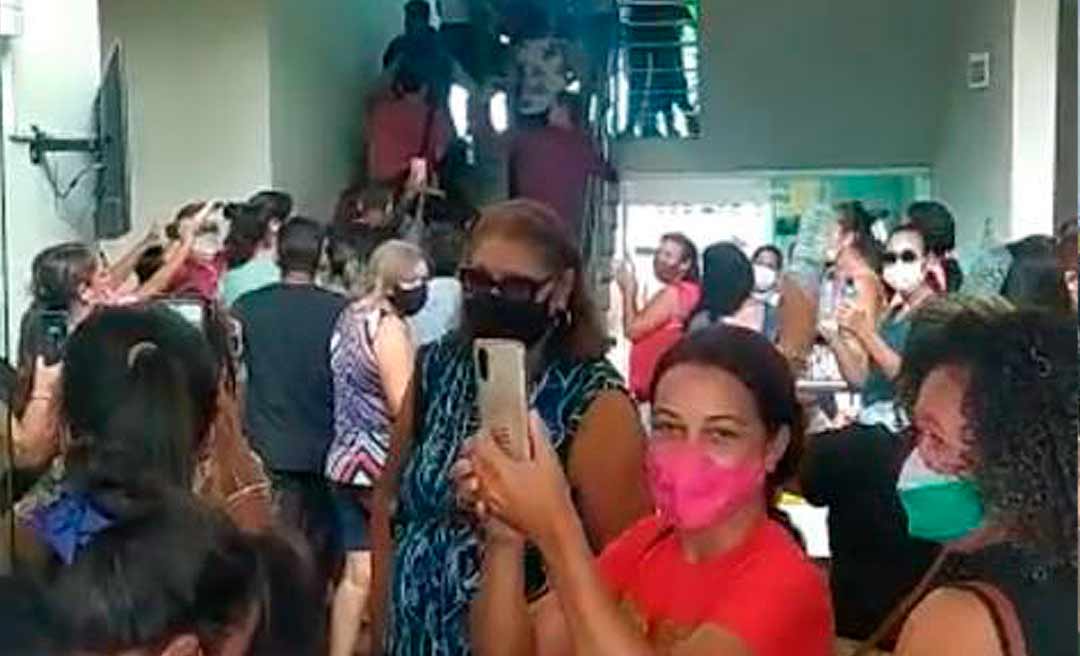 Professores invadem sede da prefeitura para tentar falar com Bocalom