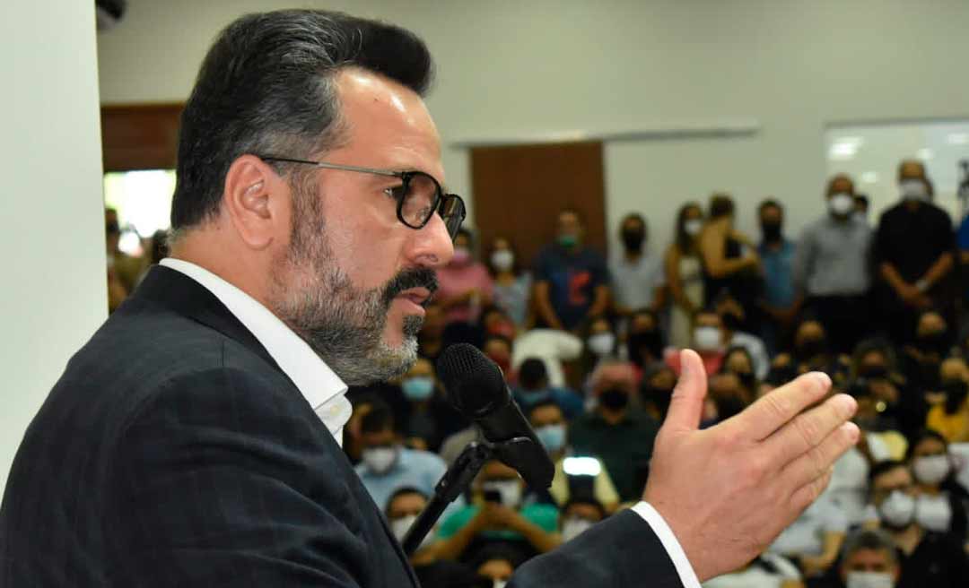 Alan Rick comemora inauguração da escola técnica de saúde ao lado do Ministro da Educação