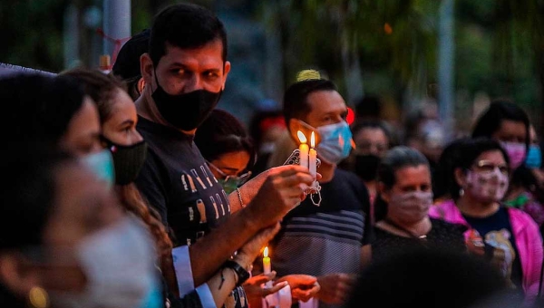 Professores voltam às ruas e defendem convocação imediata do cadastro de reserva