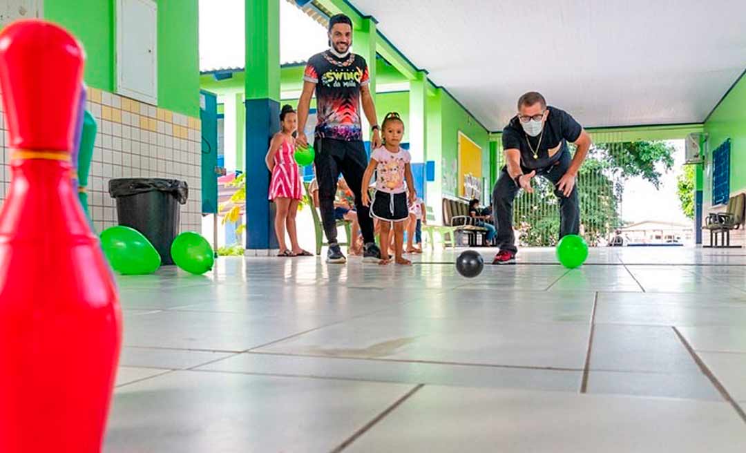 Em Cruzeiro do Sul, famílias que estão Abrigos da prefeitura recebem atividades lúdicas e recreativas