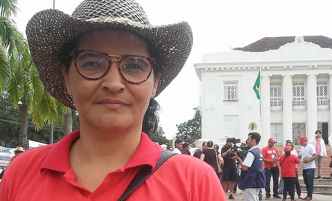 Rosana detona reajuste do governo e convoca trabalhadores para acamparem na Secretaria de Educação