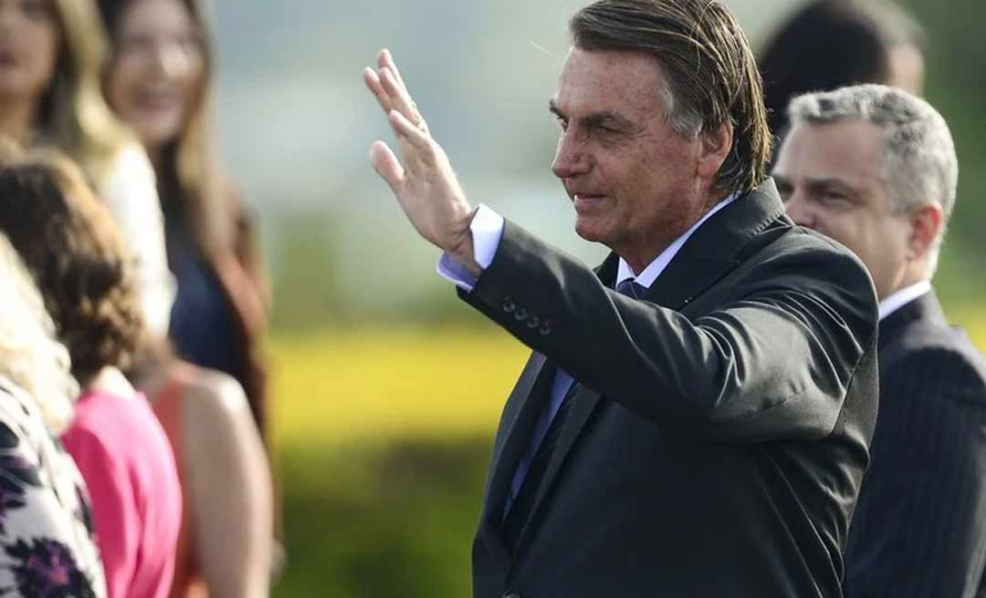 Bolsonaro critica estatal por reajustes: "Petrobras Futebol Clube"