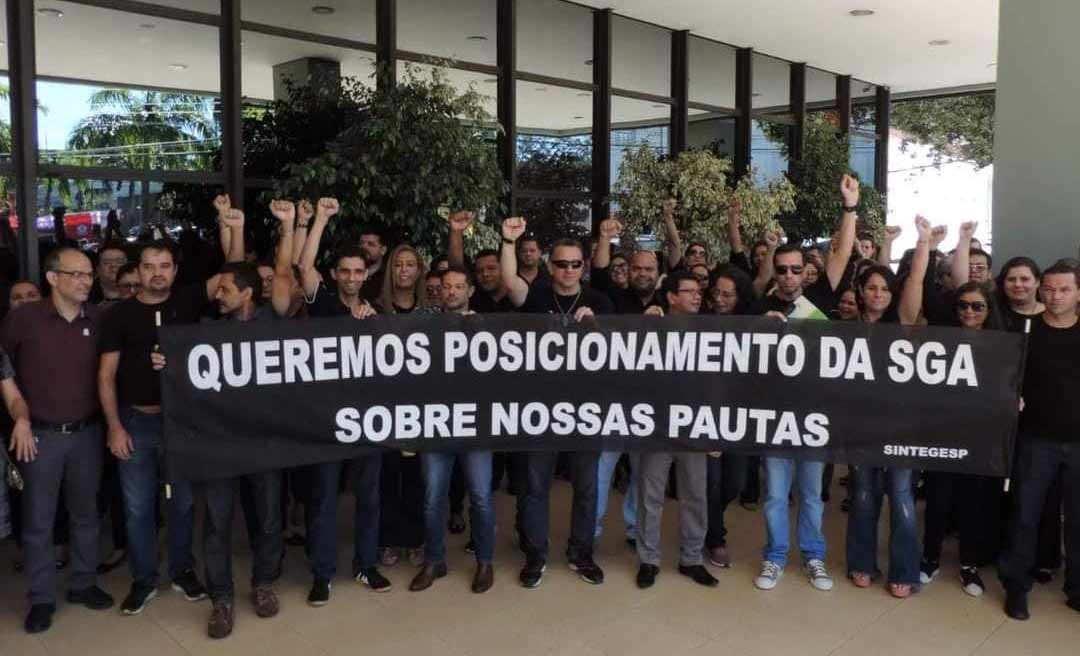 Gestores de políticas públicas e técnicos se vestem de preto em protesto contra reajuste do governo do Acre