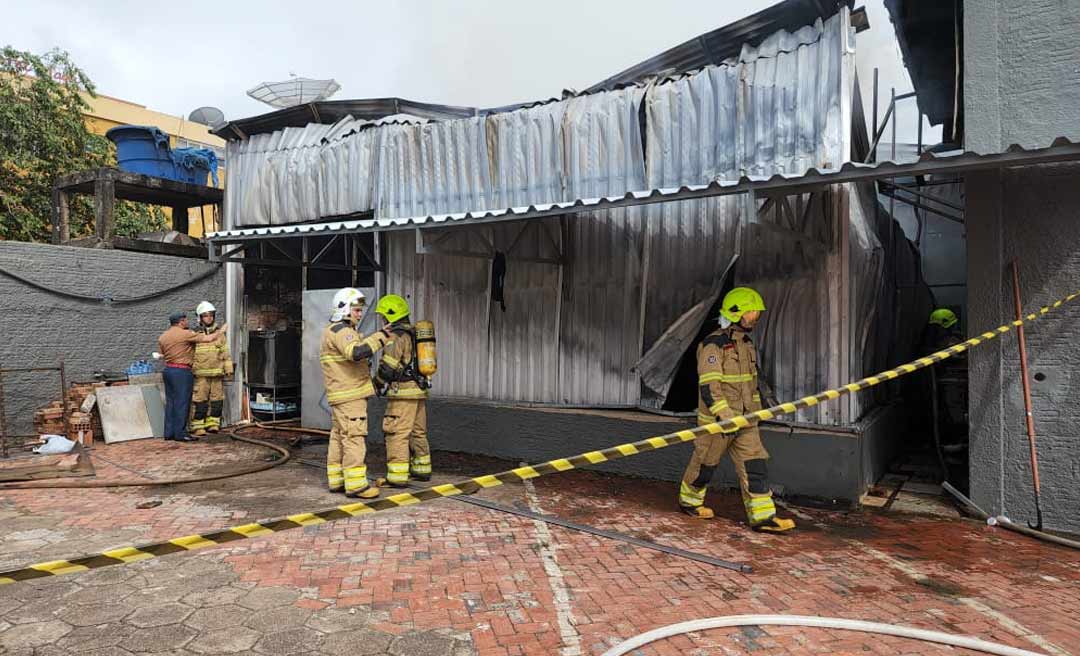 Laudo deve informar a causa de incêndio na Água na Boca, diz Corpo de Bombeiros; não há vítima