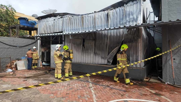 Laudo deve informar a causa de incêndio na Água na Boca, diz Corpo de Bombeiros; não há vítima