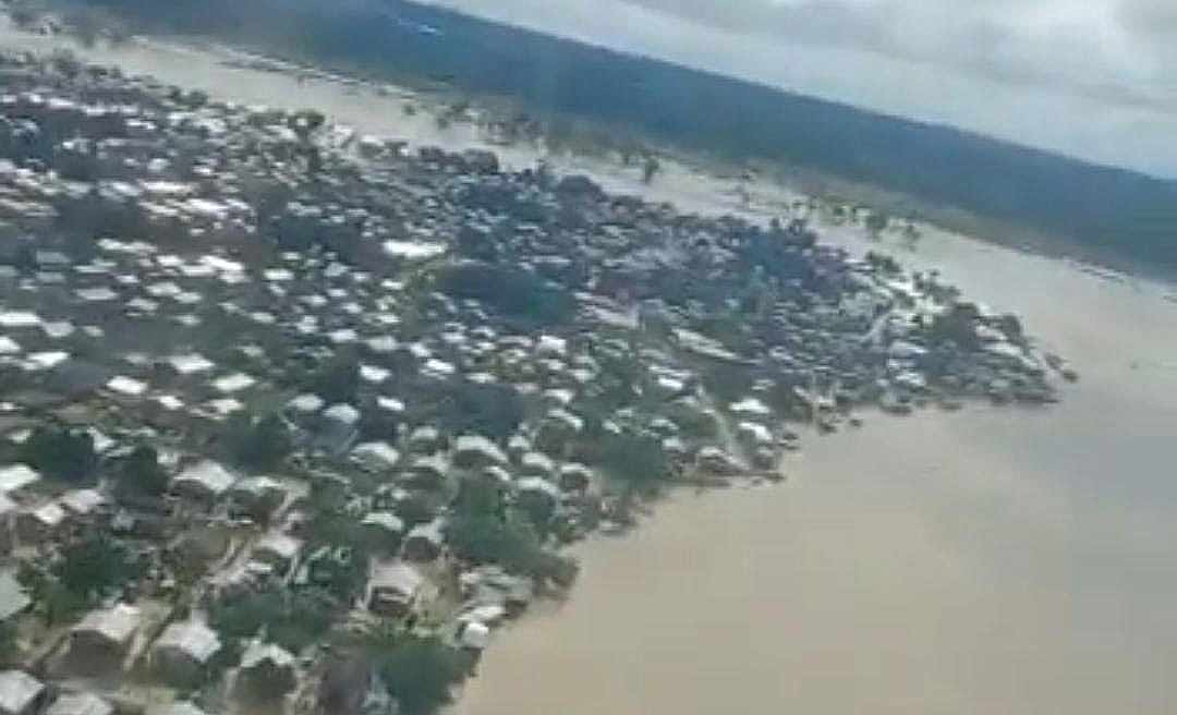 Rio Tarauacá atinge cinco bairros e desabriga 31 famílias; imagens aéreas mostram inundação 