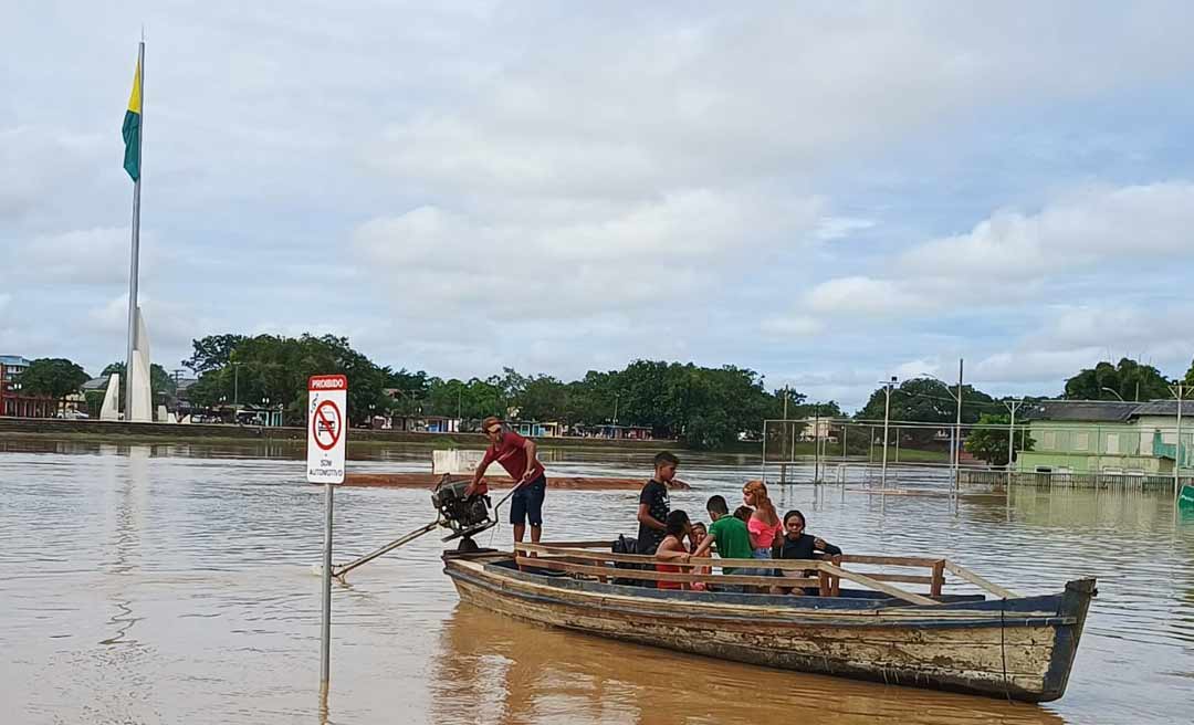 Rio Acre passa dos 15 metros, atinge sete bairros e desabriga 33 famílias em Rio Branco