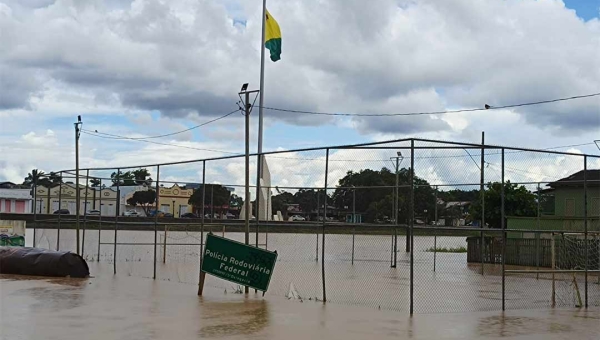 Rio Acre volta a transbordar em Rio Branco