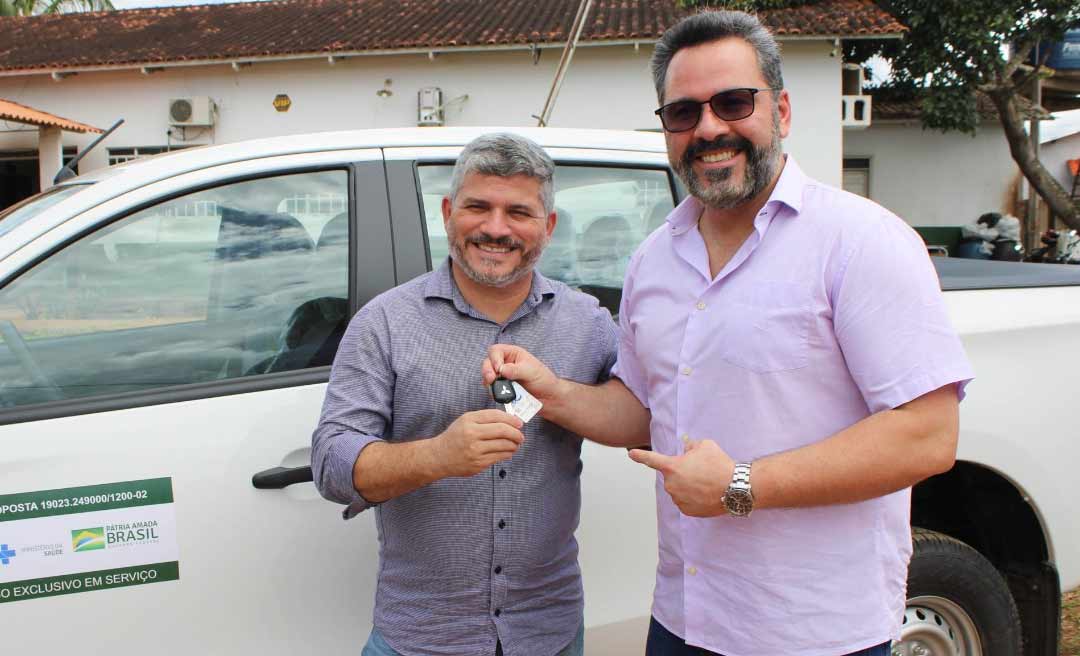 Alan Rick entrega caminhonete para ações de saúde em Epitaciolândia e anuncia novos investimentos para o Alto Acre