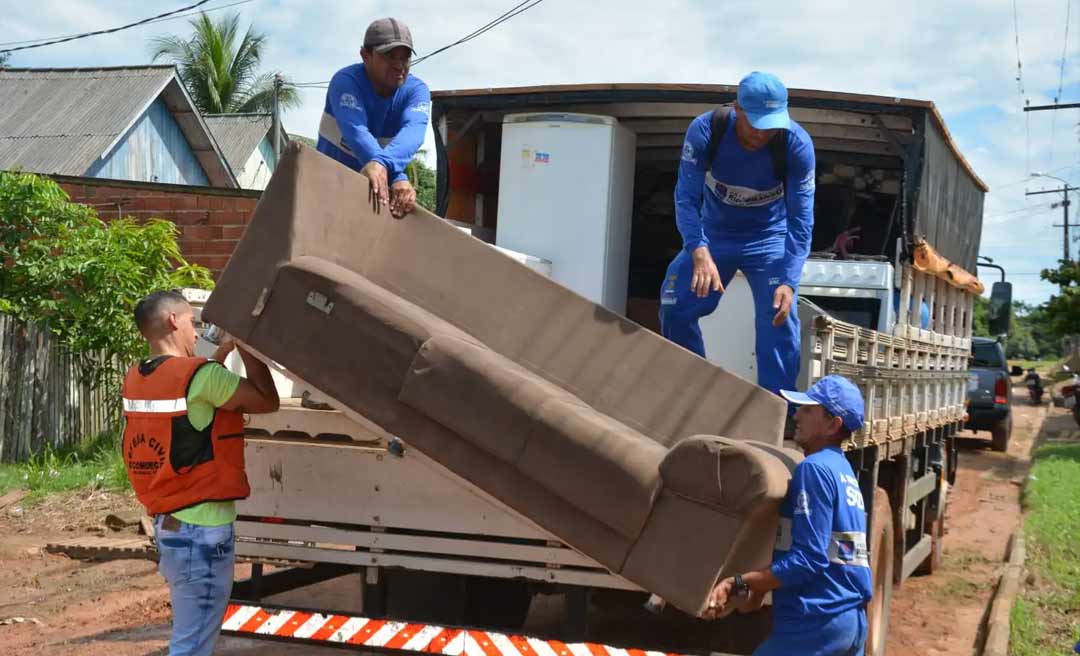 Prefeitura de Rio Branco promove a volta às casas das famílias desalojadas pela cheia