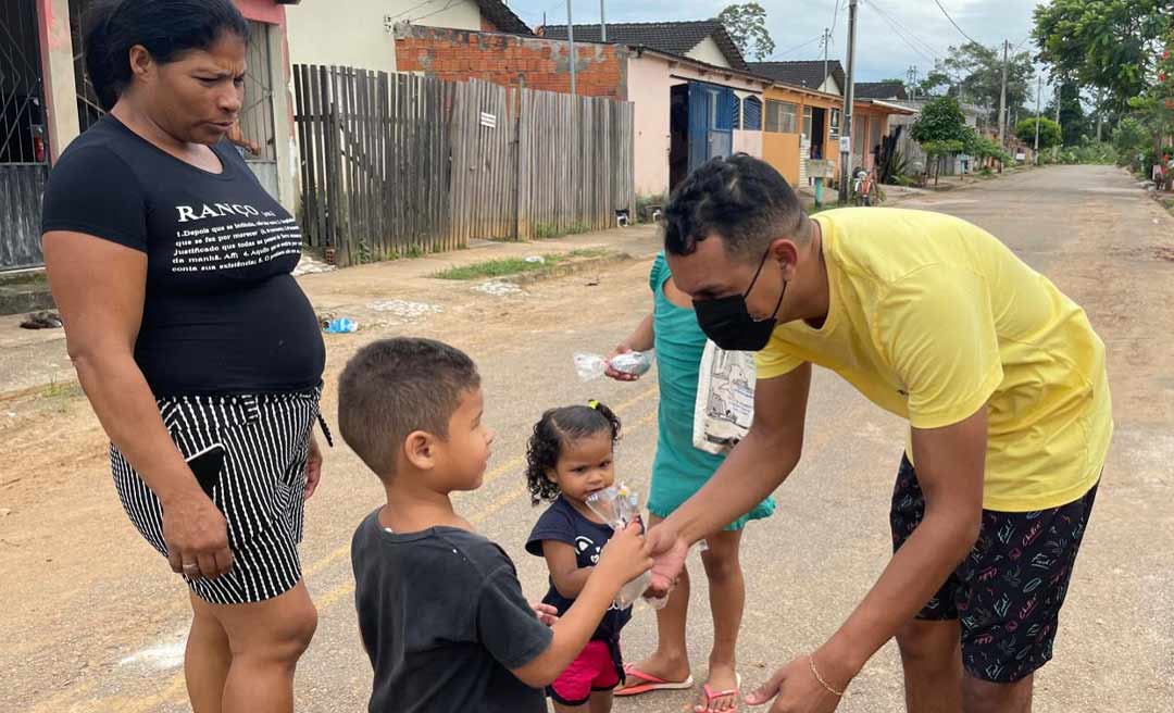 Em ação social, Grupo Cabaré entrega ovos de Páscoa em comunidades carentes de Rio Branco